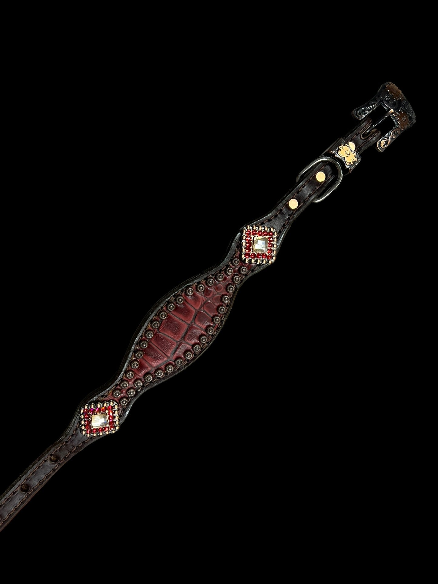 Wine gator on dark leather