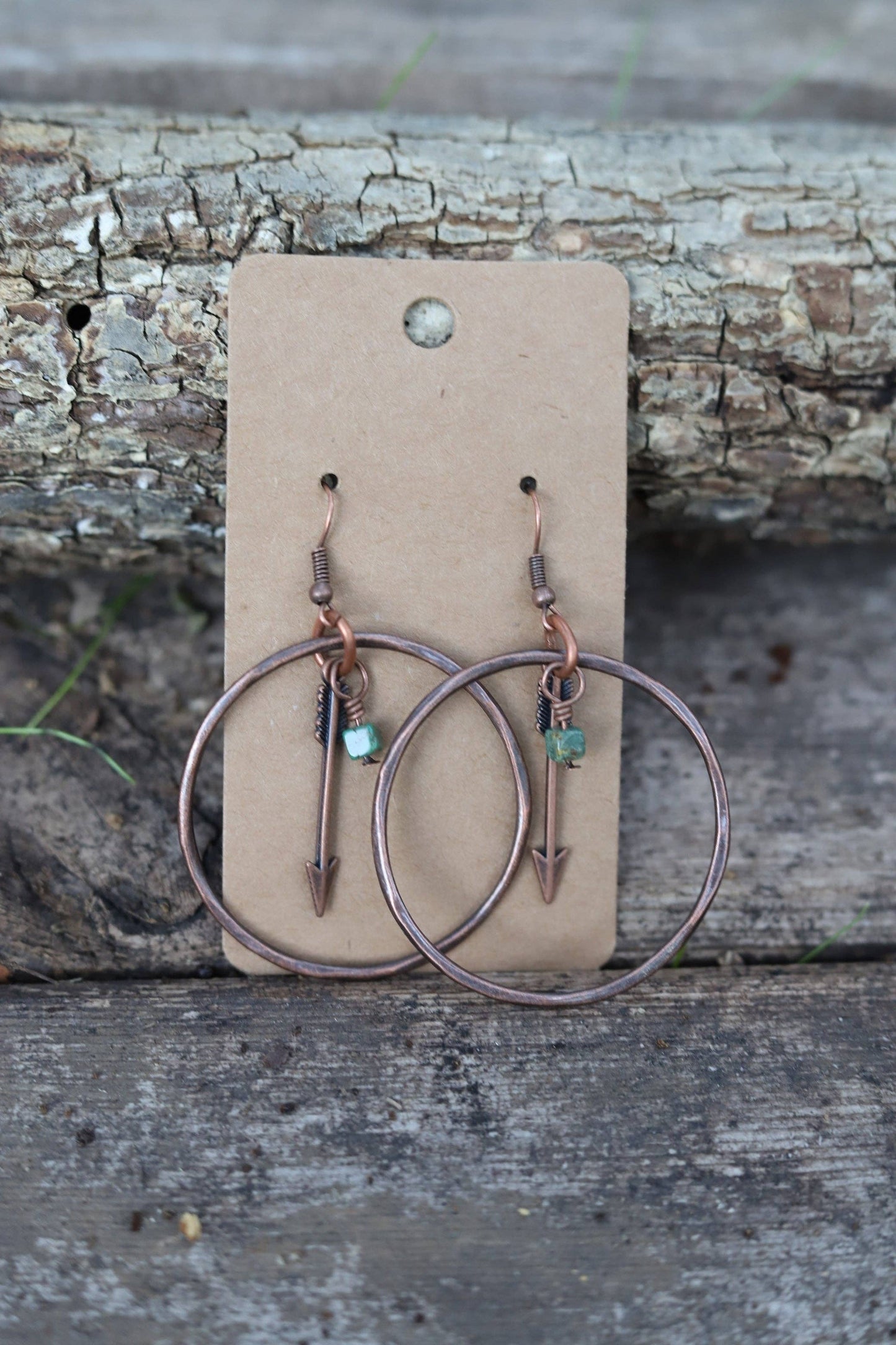 ARROW AND GREEN STONE COPPER HOOP ER