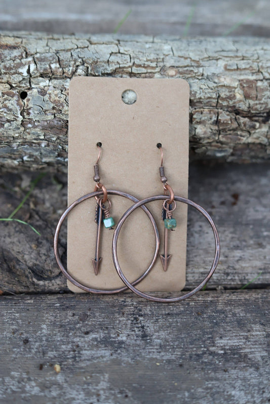 ARROW AND GREEN STONE COPPER HOOP ER
