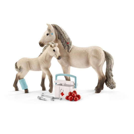 Horse Club Hannah’S First-Aid Kit  Horse Toy Playset