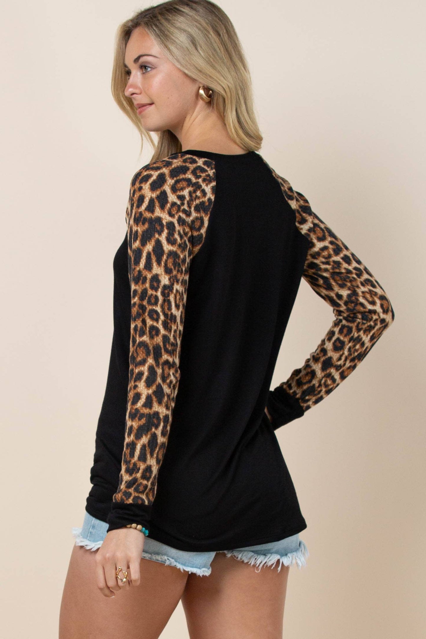 BRIGETTE LEOPARD PRINT COLOR BLOCK RAGLAN TOP